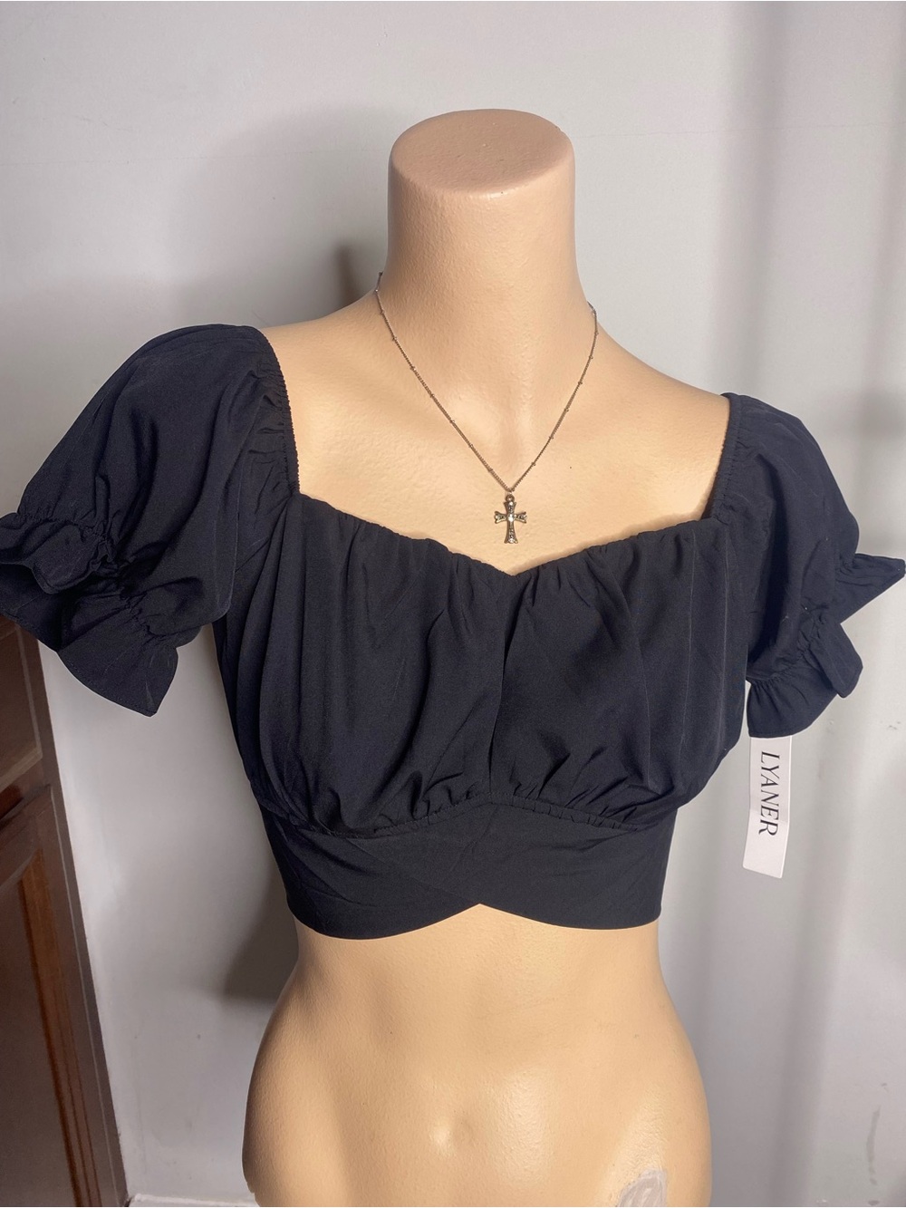 Lyaner Black Square-Neck Puff Sleeve Crop Top